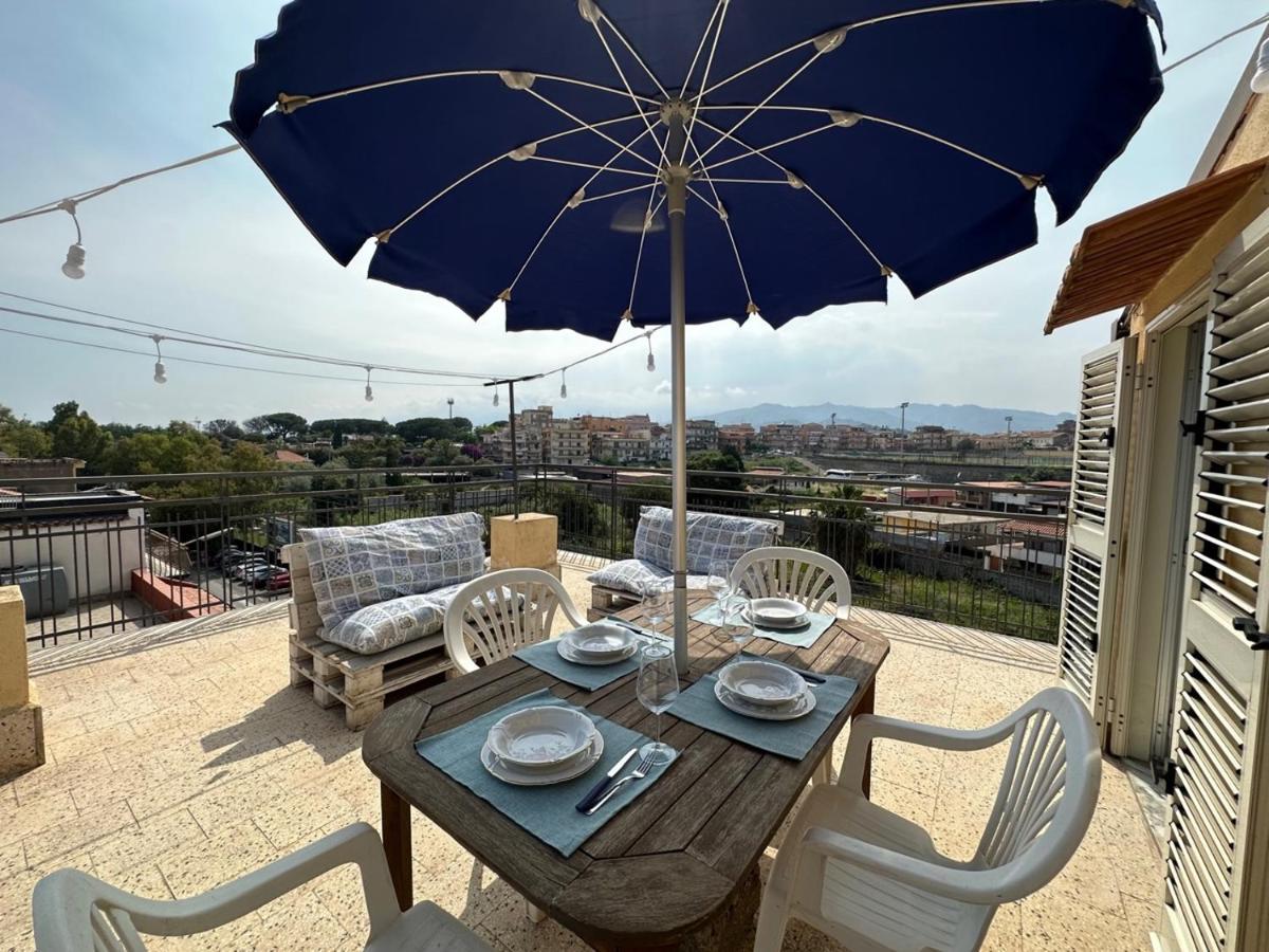 Ferienwohnung Attico Di Giggia Giardini-Naxos Exterior foto